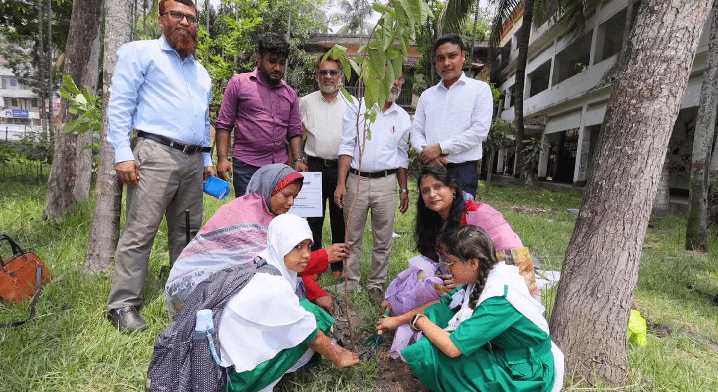 Coca-Cola Bangladeş, sürdürülebilir bir toplum için ağaçlandırma girişimini başlattı